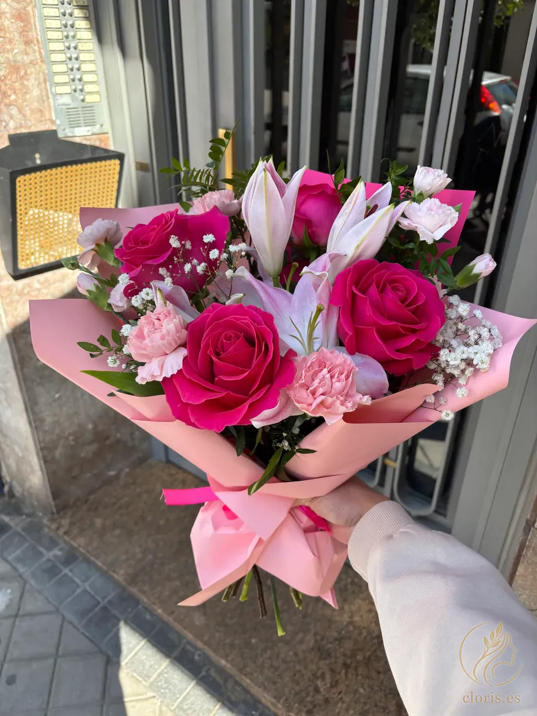 Ramo de rosas en tonos rosa